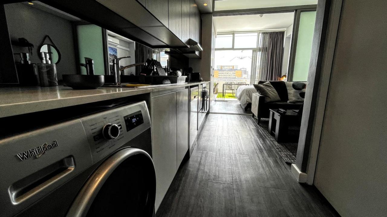 Modern Luxury Studio With Breathtaking City Views - No Load Shedding Kapstaden Exteriör bild
